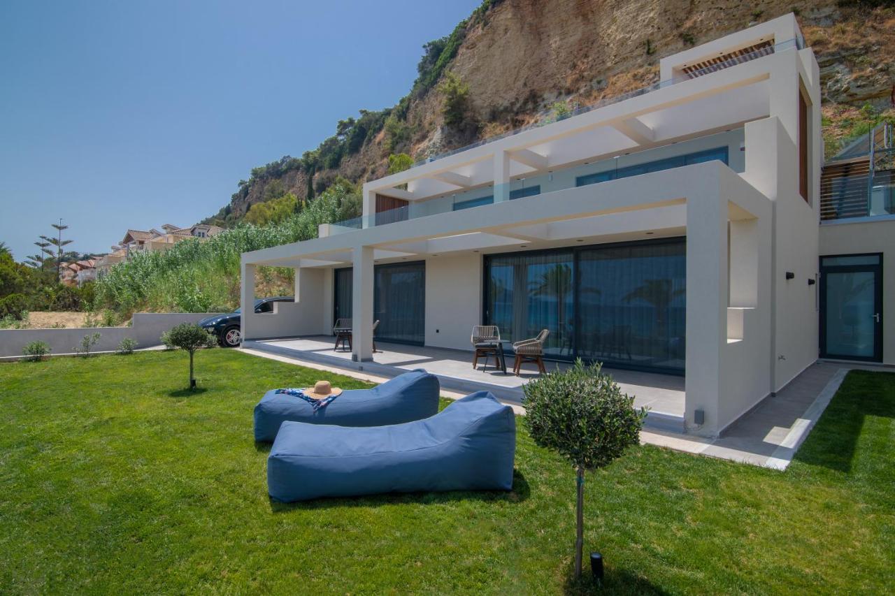 Nerea Seafront Villa, A Pristine Retreat, By Thinkvilla Akrotíri Kültér fotó
